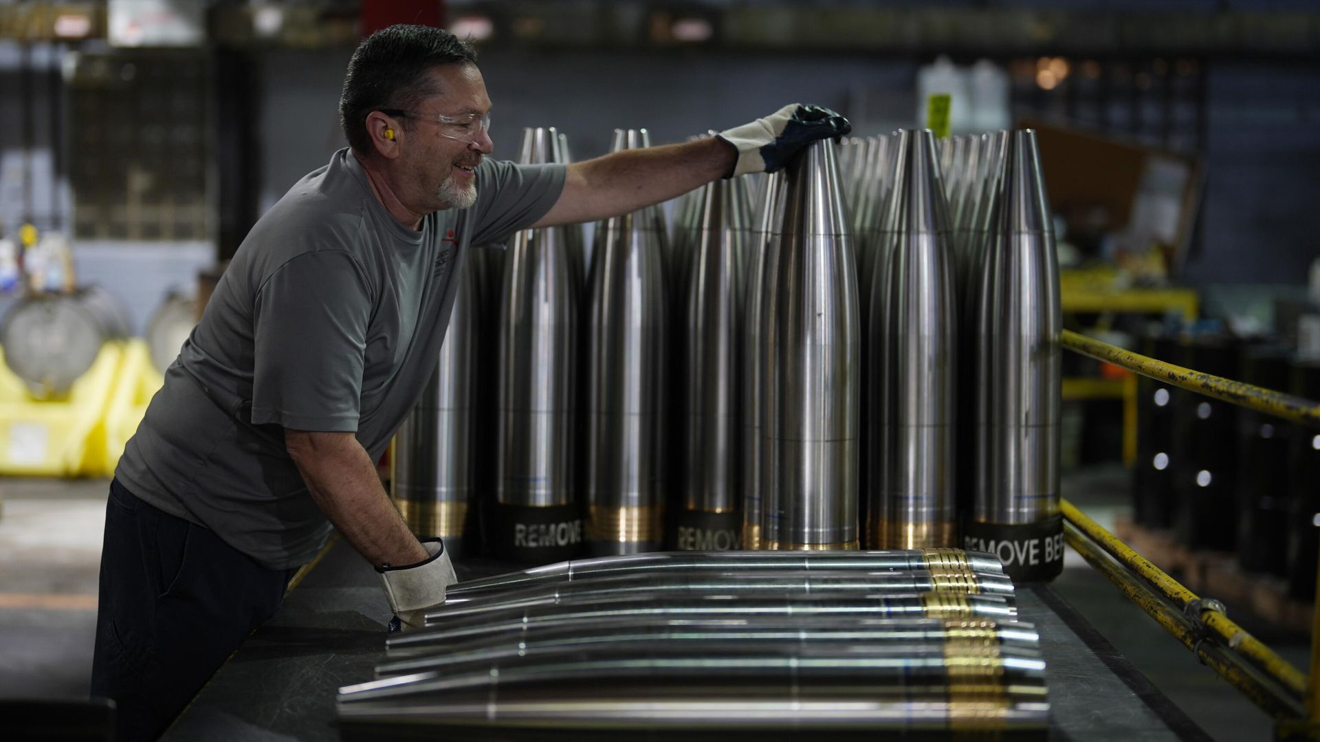 Europa alerta para dependência dos EUA na produção de armas e munições