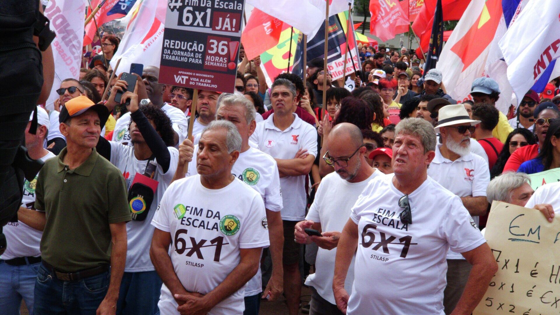 Governo federal negocia transição para o fim da escala 6x1 e redução da jornada