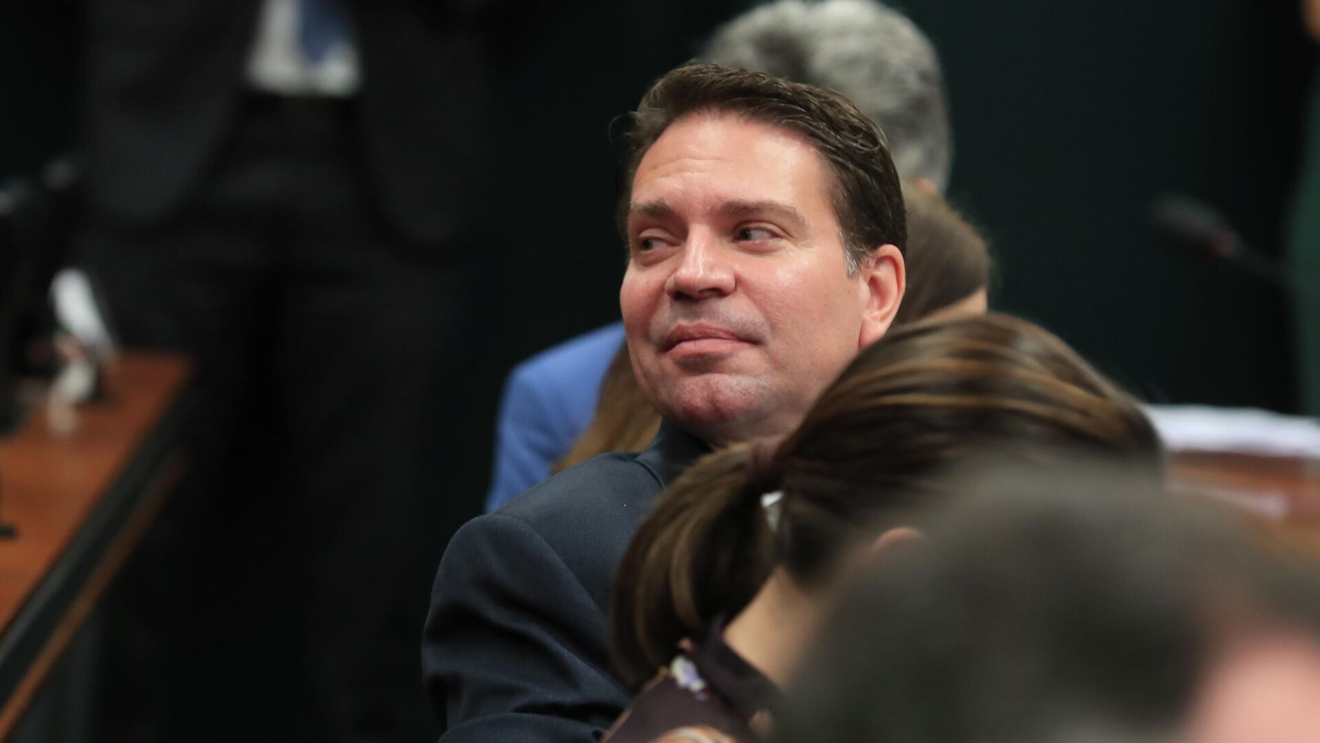 Mulher de Ramagem confirma que deputado federal condenado por golpe fugiu para os EUA