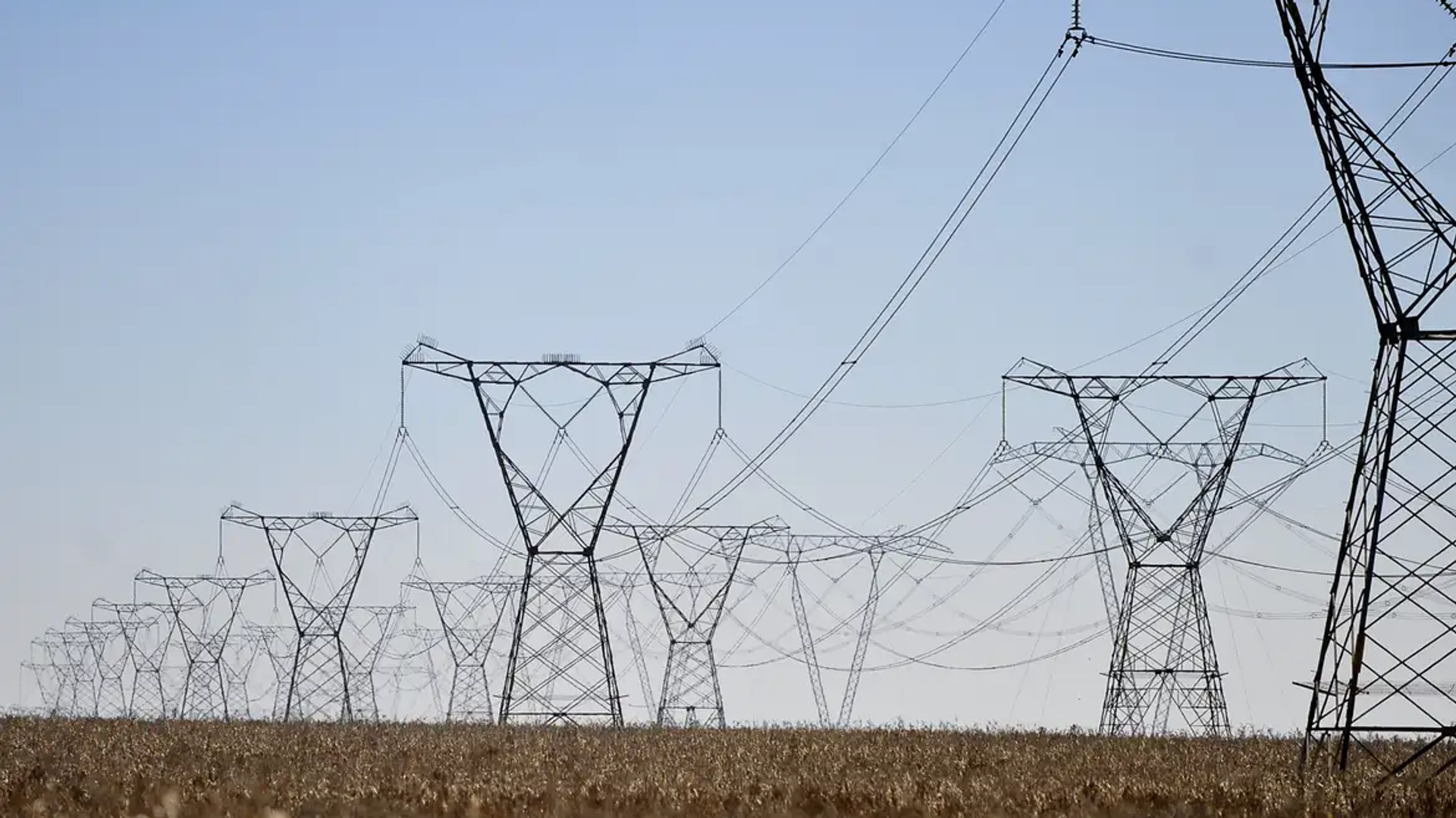 Consumidores poderão escolher fornecedor de energia elétrica a partir de 2028