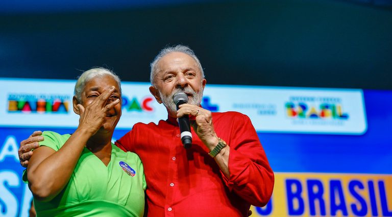 Lei que amplia direito à cirurgia reparadora da mama é sancionada no Brasil