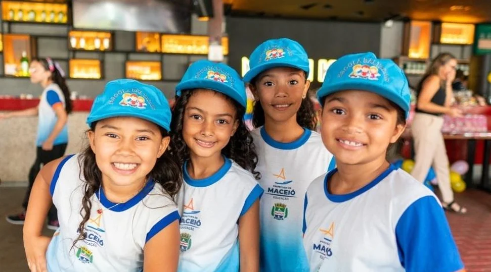 Semana da Criança leva 100 alunos da rede municipal ao Maikai, em Maceió