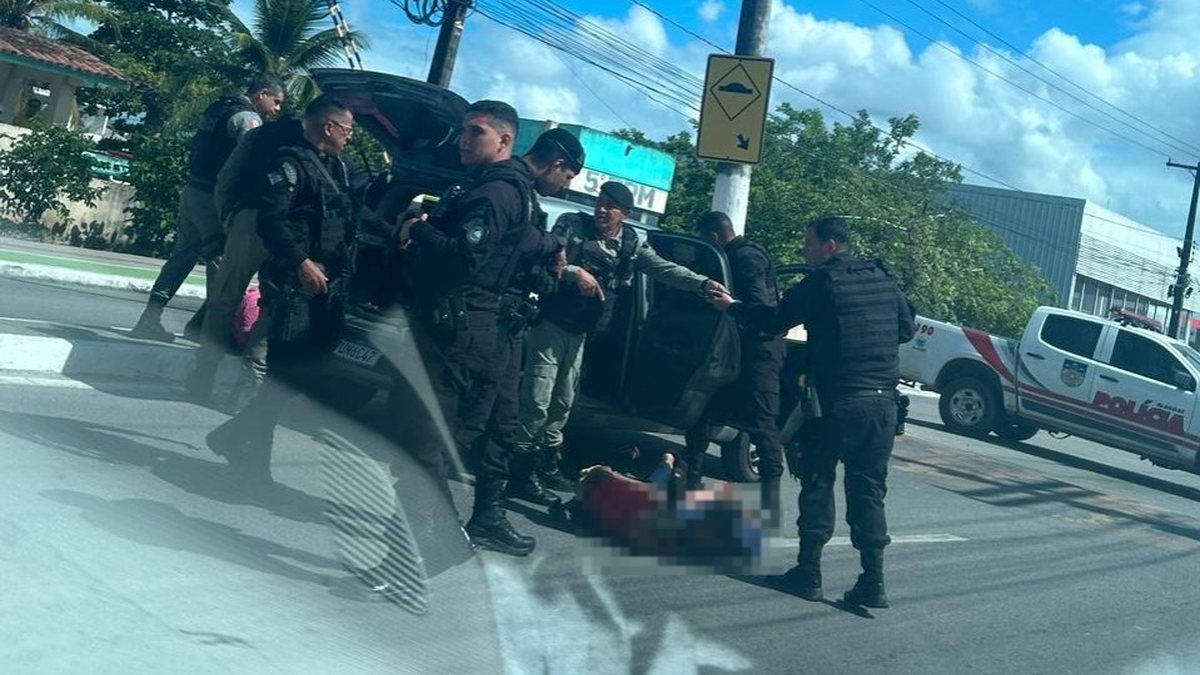 Dupla ligada ao Comando Vermelho é presa em carro por aplicativo em Maceió