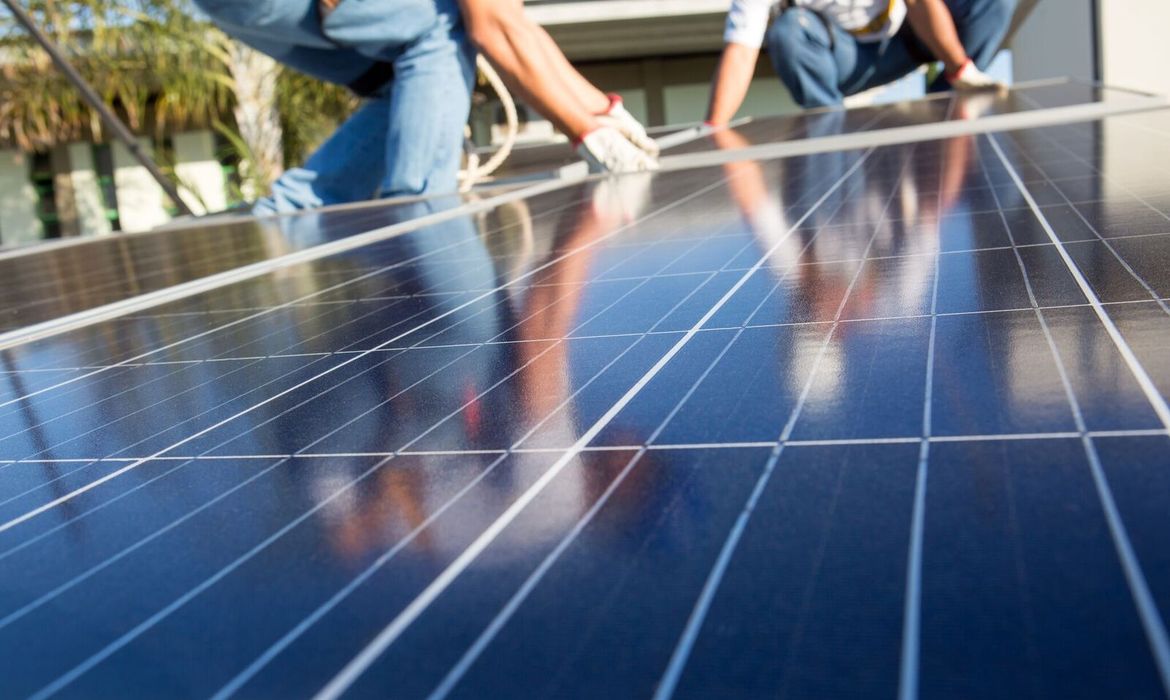 Energia solar ultrapassa R$ 300 bilhões em investimentos no Brasil