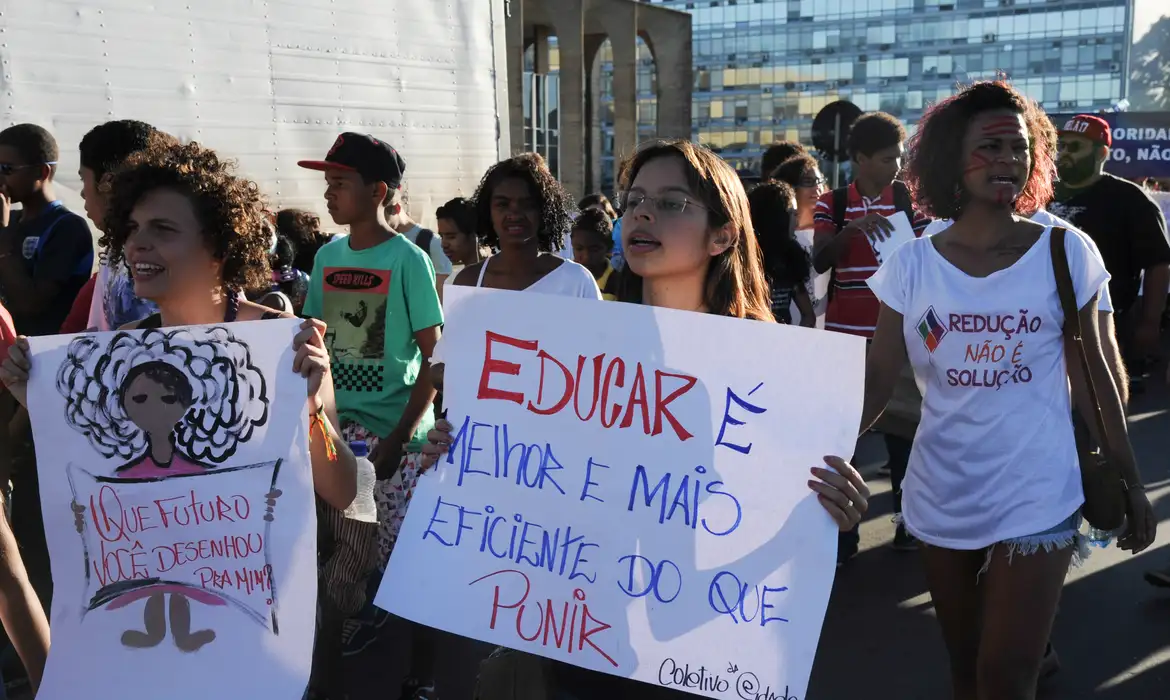 Comissão da Câmara aprova redução da maioridade penal para 16 anos
