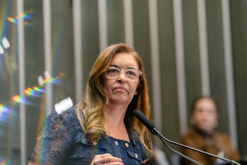 Eudócia acusa Renan Calheiros de atuar em favor do Banco Master