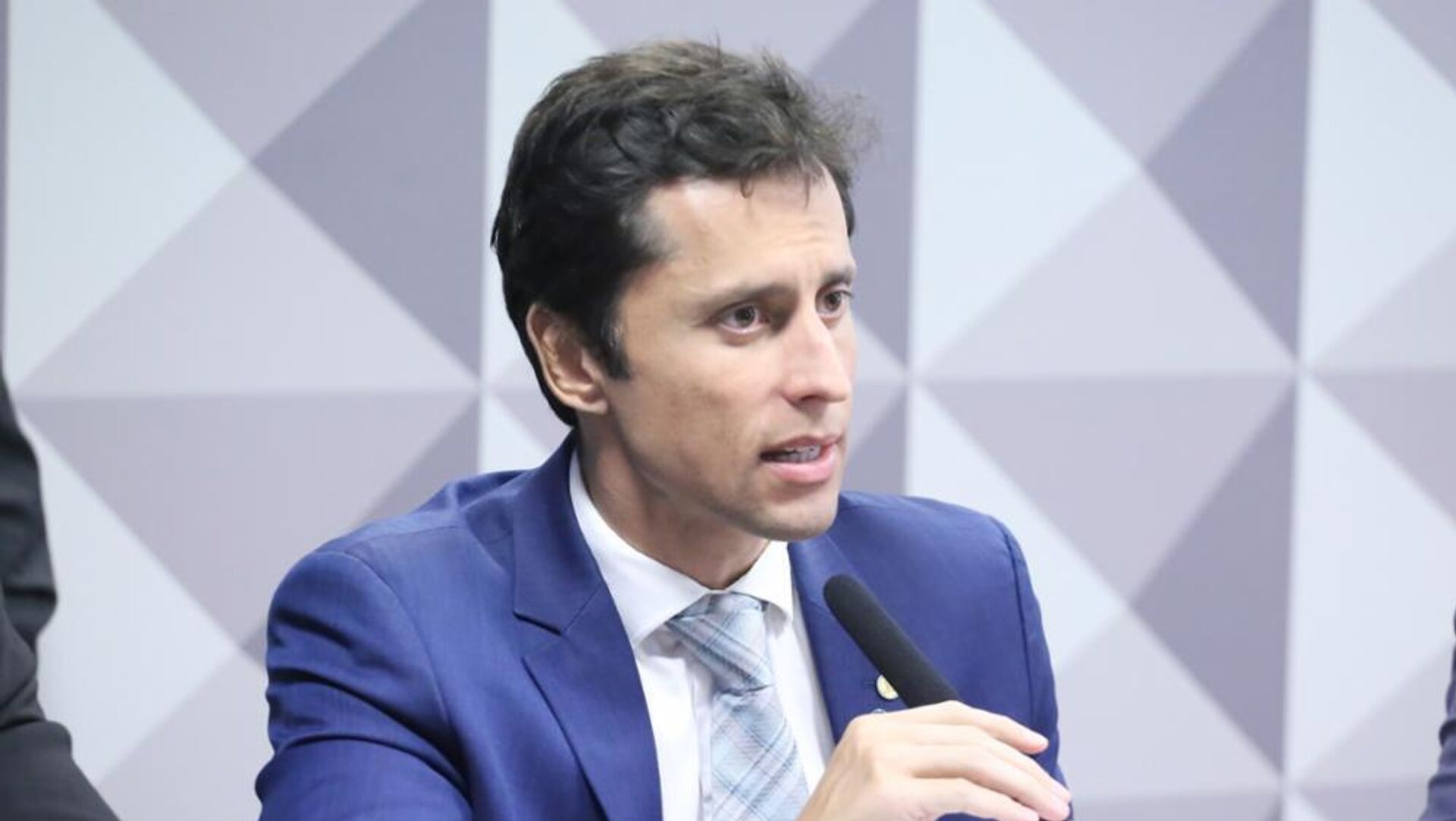 Banco Master é acusado de descontar ilegalmente R$ 92 milhões de benefícios