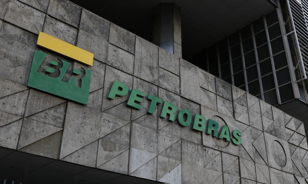 Petrobras aprova plano de demissão voluntária para até 1,1 mil pessoas