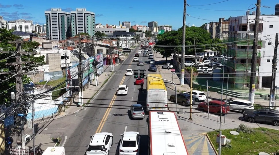 Gustavo Paiva ganha faixa reversível para desafogar tráfego rumo ao Litoral Norte