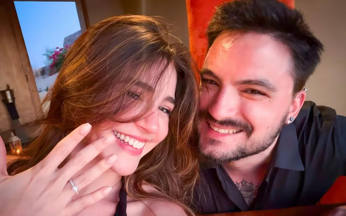 Felipe Neto anuncia noivado com Juliane Carvalho durante viagem à Grécia