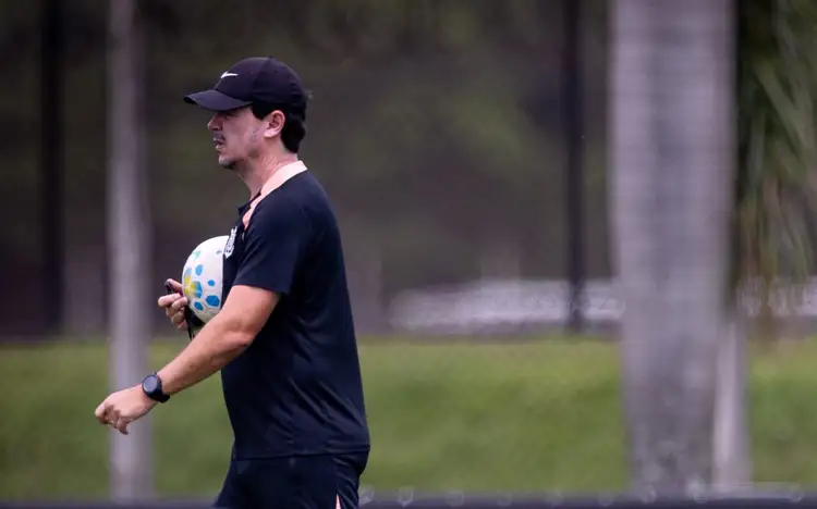 Diniz testa formações no Corinthians antes de encarar o Internacional