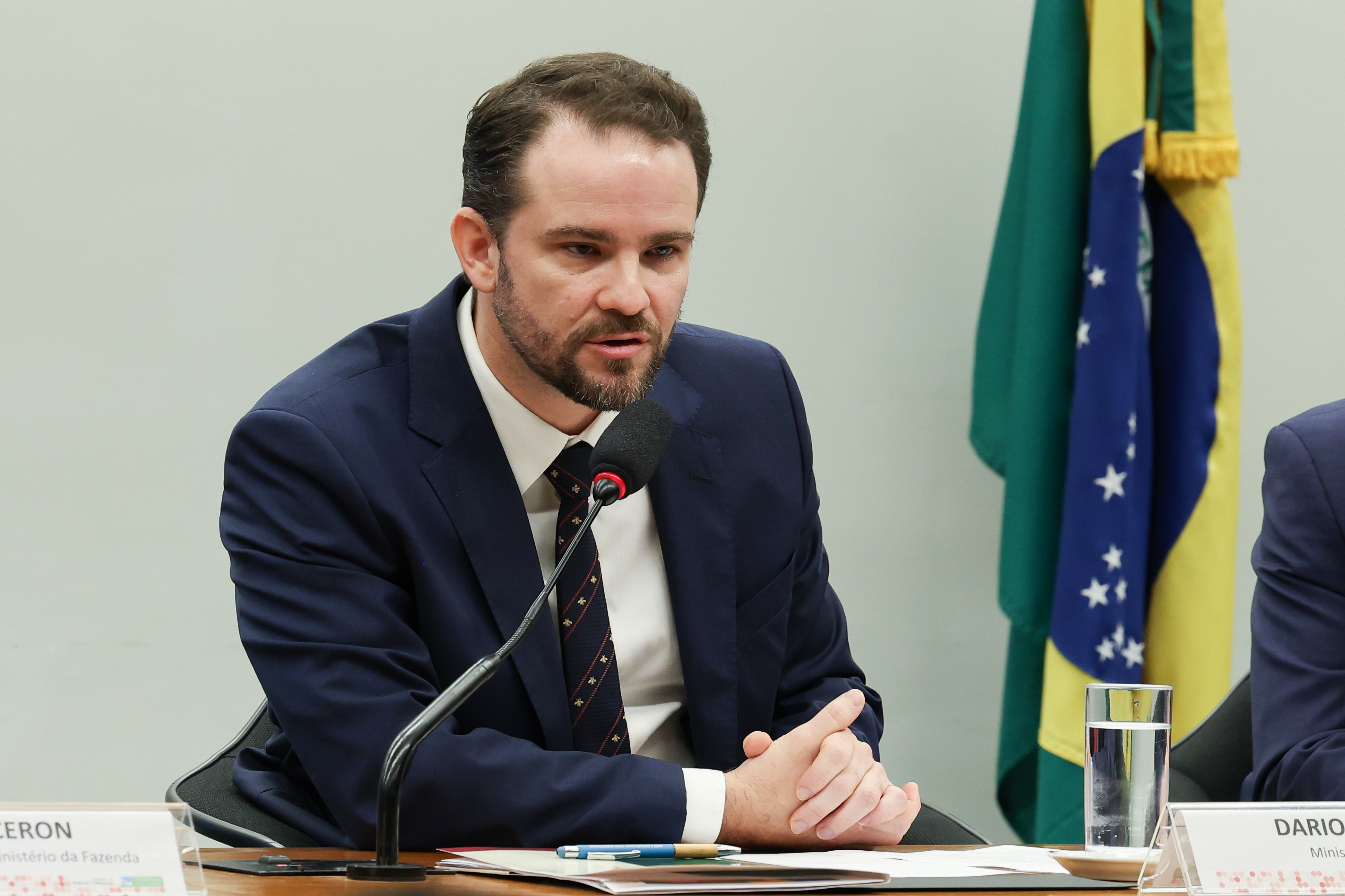 Fazenda autoriza empréstimos de R$ 12,9 bilhões com aval da União para  cinco operações de crédito