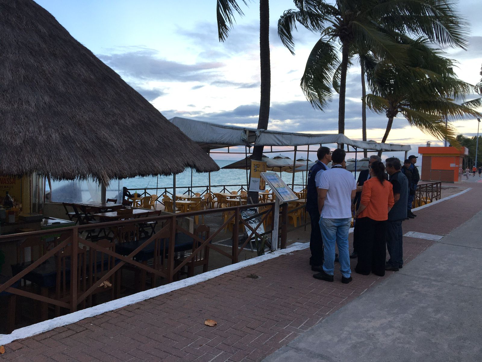 Bares e restaurantes da Orla de Maceió passam por fiscalização do MP