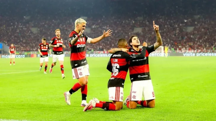Flamengo vence Cruzeiro por 2 a 1 e avança às quartas da Libertadores