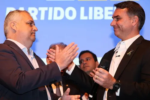 Flávio Bolsonaro aponta fatores que levaram à escolha de Alfredo Gaspar como vice