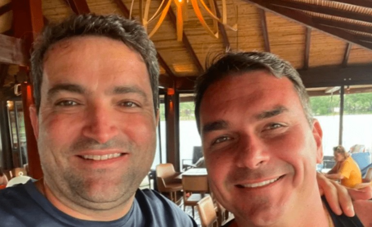 PF investiga voos de Flávio Bolsonaro pagos por Willer Tomaz, investigado por fraude no INSS