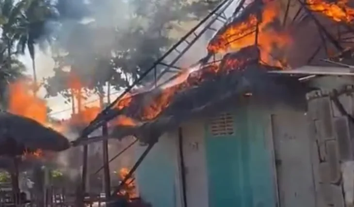 Barraca de praia pega fogo em Guaxuma e mobiliza equipes dos Bombeiros