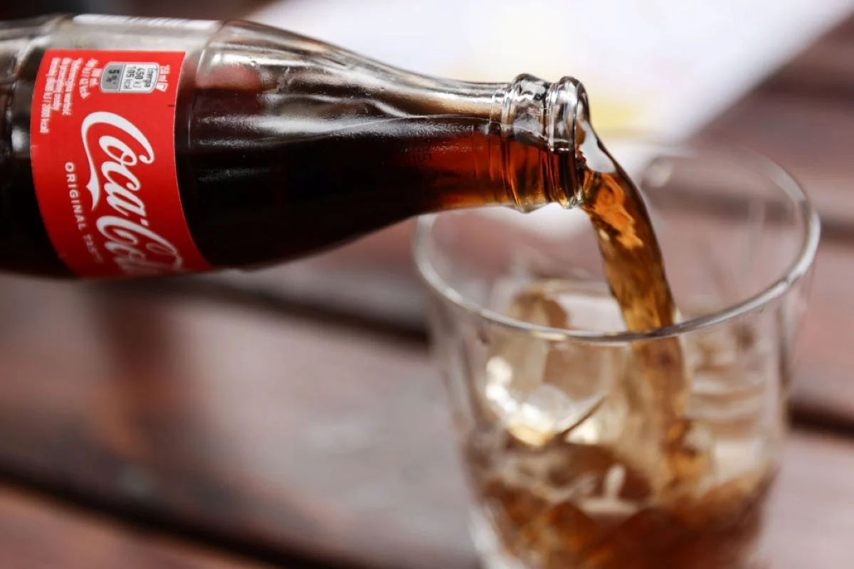 Coca-Cola é condenada após homem achar corpo estranho dentro de bebida
