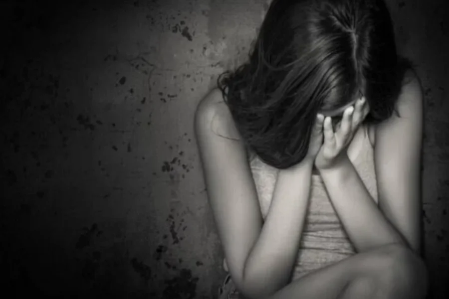 Adolescentes violentam menina de 13 anos e postam o crime na internet