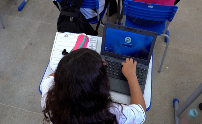 Internet já conecta mais de mil escolas públicas em Alagoas; meta é universalizar acesso até 2026