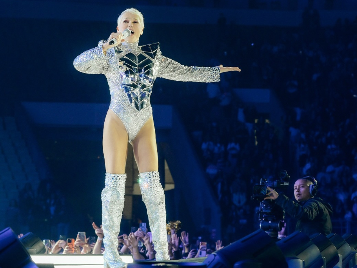 'Último voo da virilha': Xuxa ironiza críticas ao figurino em show