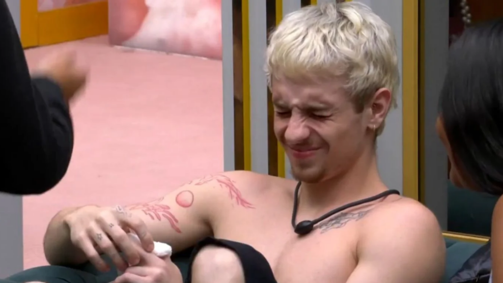 Juliano Floss quase desmaia após acidente na cozinha do BBB26