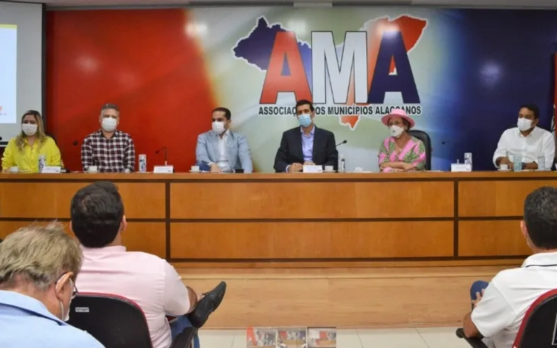 Em reunião, secretário da saúde afirma “momento é de preocupação e alerta”