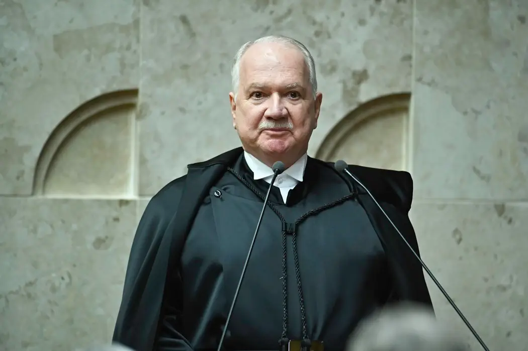 Fachin assume STF com defesa firme da democracia e da Constituição