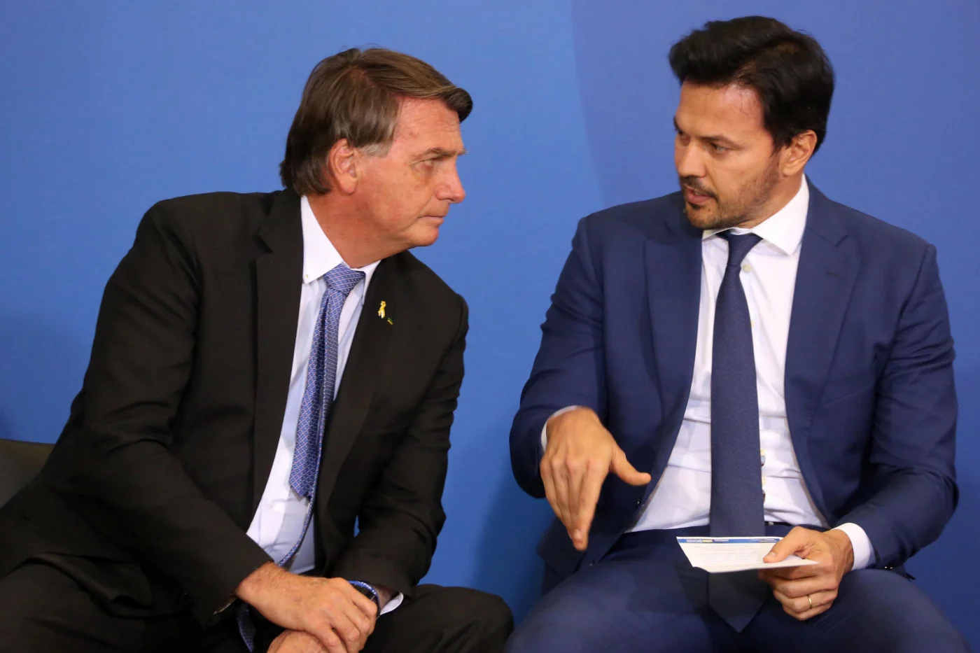 Bolsonaro mobiliza Ministério das Comunicações para agendar encontro com WhatsApp