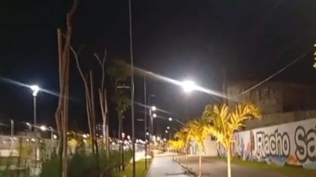 Vandalismo e prejuízo: furto de 400 metros de cabos apaga postes no Renasce Salgadinho