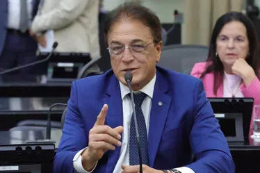 Galba Novaes retorna à Assembleia após ida de Toledo ao TCE