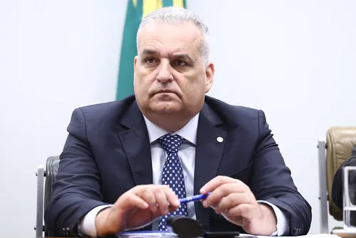 Gaspar ainda espera união da oposição, mas admite reavaliar cenário