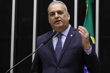 Gaspar “caminha fortemente” para o Senado e pode se filiar ao PL