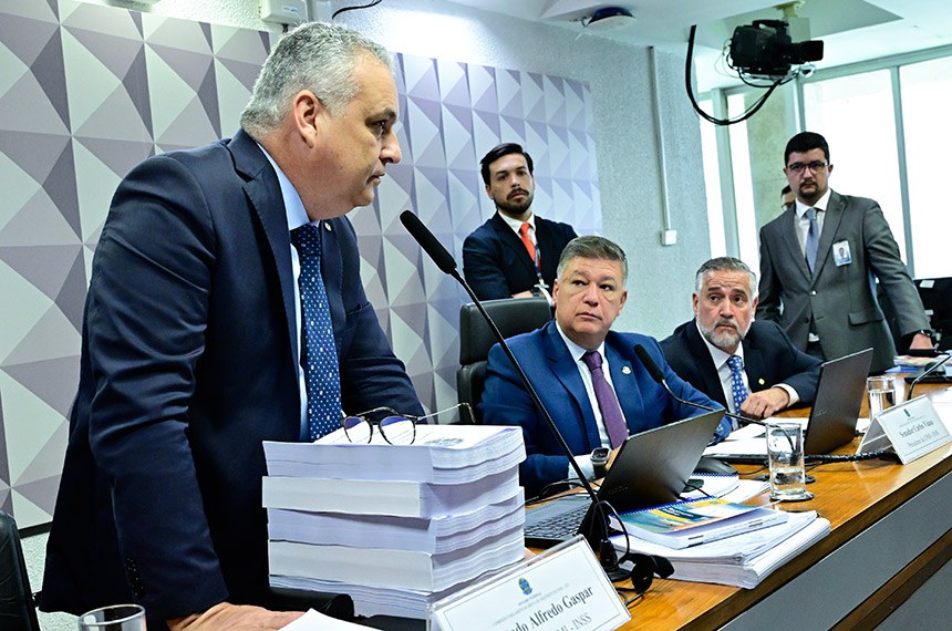 Deputados acionam PF e acusam Alfredo Gaspar de estupro; parlamentar nega e reage