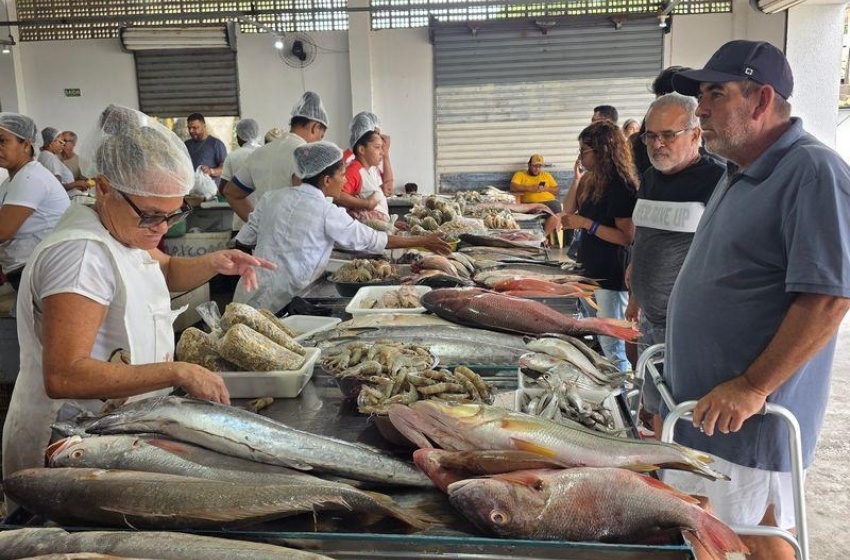 Semana ﻿Santa impulsiona economia com venda de peixes em Maceió