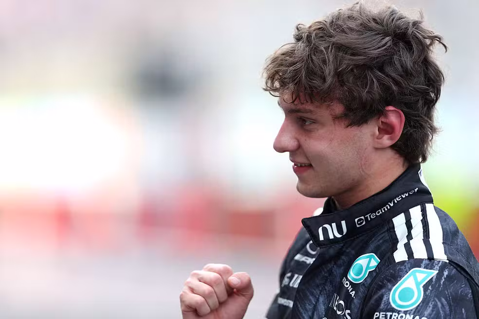 Antonelli conquista pole no Japão e Bortoleto garante nona posição no grid