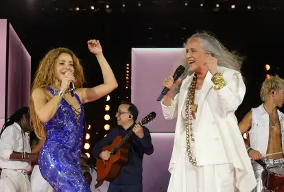 Shakira agradece participação de Maria Bethânia após show em Copacabana