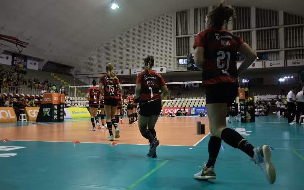 Sesc-Flamengo vence o Pinheiros e mantém liderança isolada