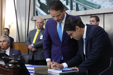 Gilvan Filho assume vice da ALE após eleição sem concorrência