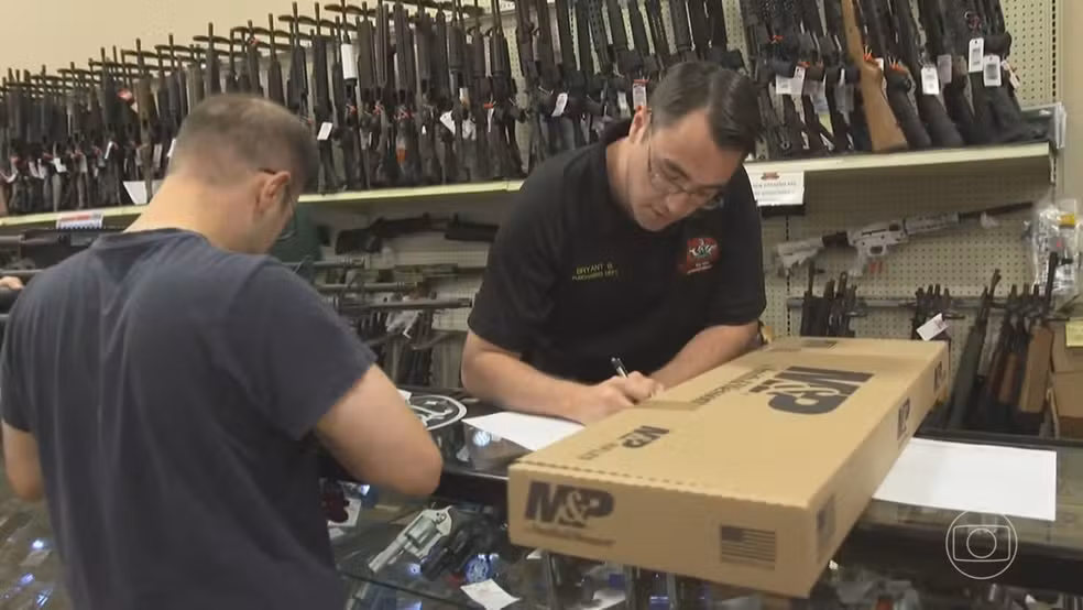 Trump flexibiliza regras para condenados voltarem a ter armas de fogo