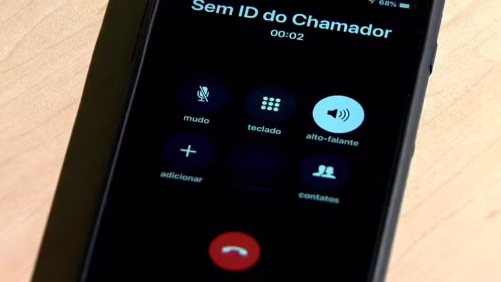 Criminosos usam ligação muda para clonar voz e aplicar golpes