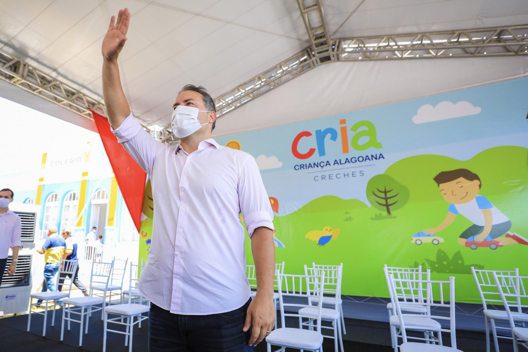 Governador assina ordens de serviço para construção de mais 3 creches CRIA