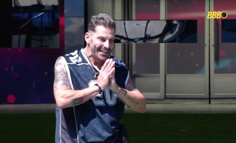Henri Castelli volta a passar mal na área externa do BBB 26