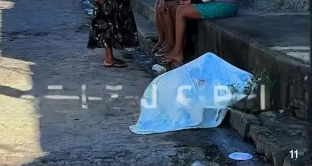 Homem de 31 anos é morto a tiros em via pública no Centro de São Sebastião