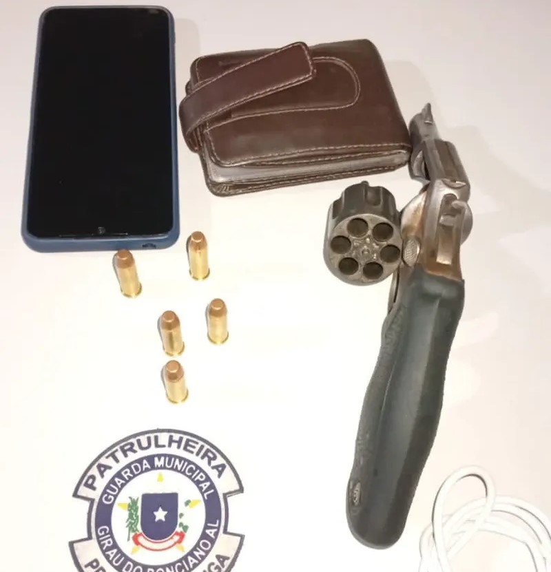 Homem é preso com revólver durante Festa do Vaqueiro em Girau do Ponciano