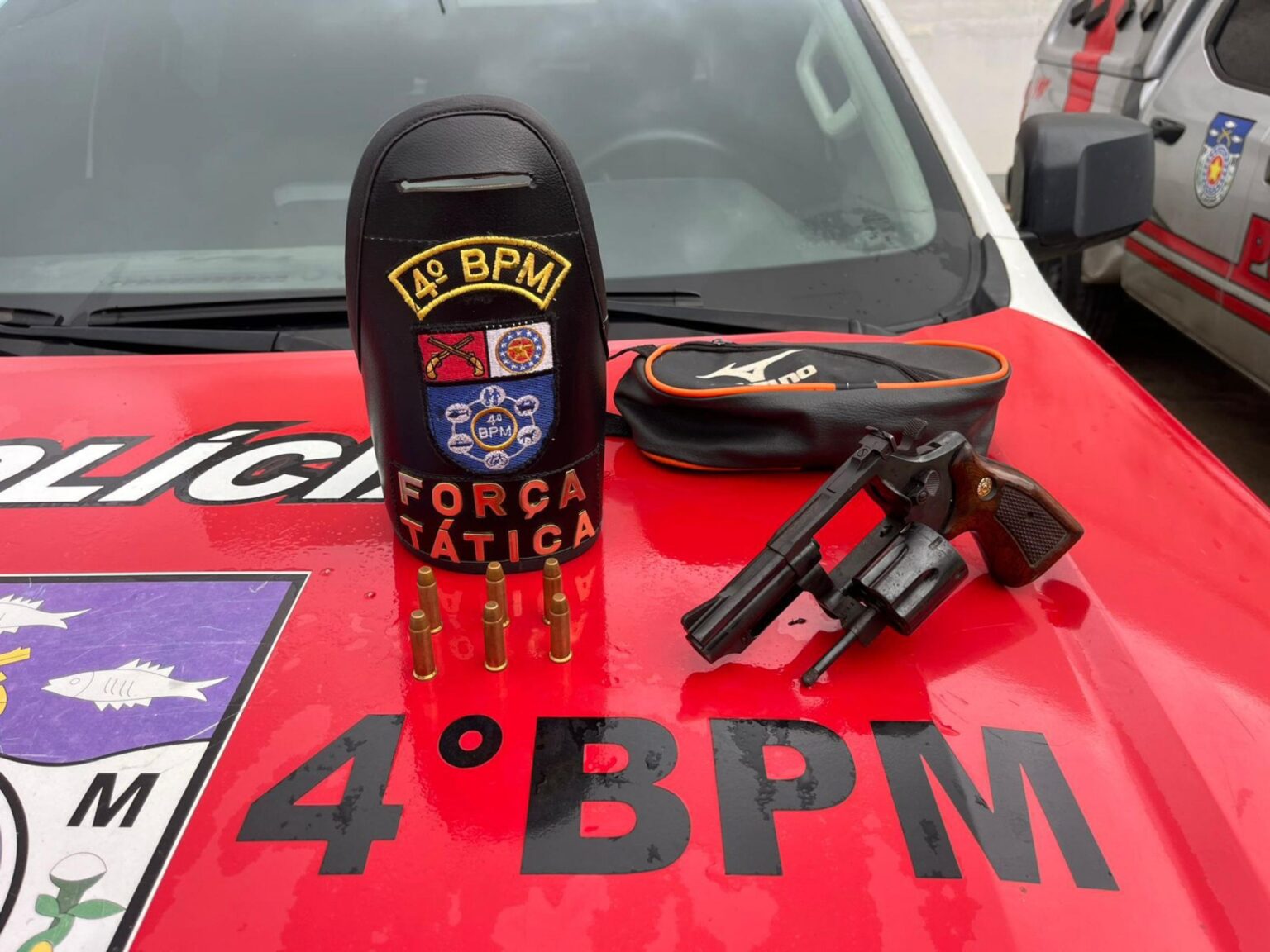 Homem é preso com revólver após abordagem da PM no Clima Bom