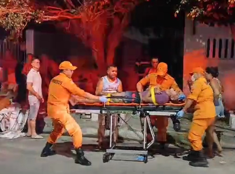 Incêndio atinge residência no Prado e deixa morador ferido