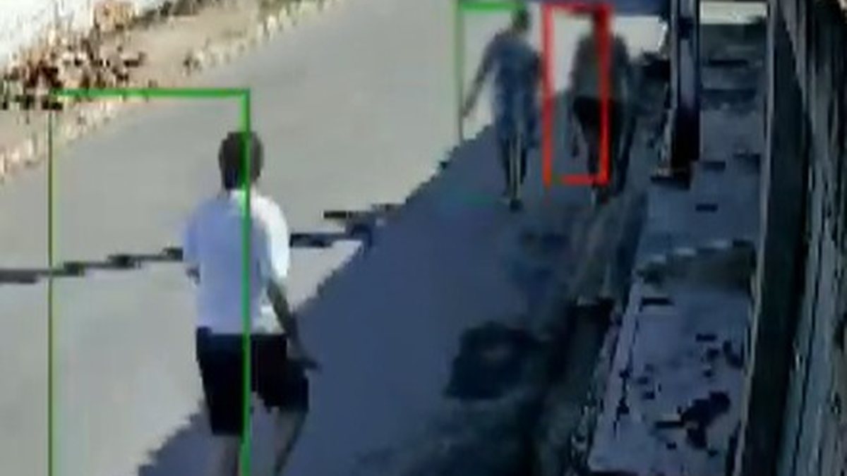 Vídeo: Homem esfaqueia vizinha e diz que a atacou por ser zombado, no interior de AL