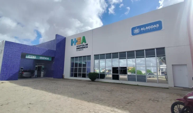Idoso é esfaqueado no tórax e pescoço dentro de casa em Arapiraca