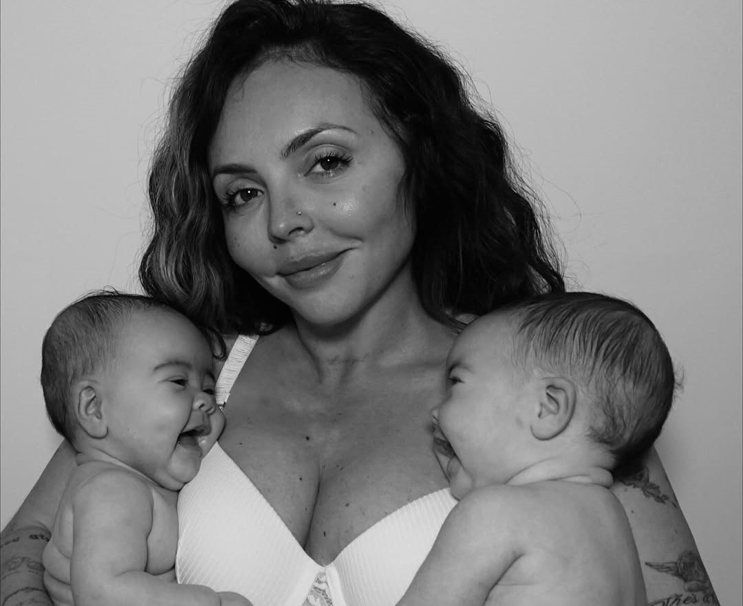 Ex-integrante da banda Little Mix revela diagnóstico grave das filhas e faz alerta